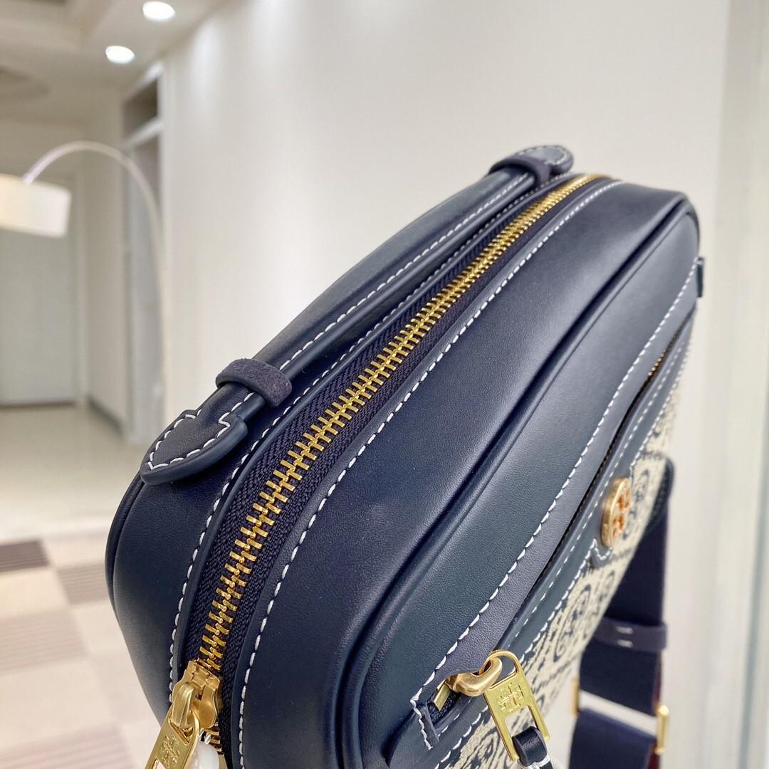 Tory Burch T- Monogram Jacquard Camera Bag กระเป๋าถือหรือสะพายข้าง ปักษ์ลายแบรนด์ วัสดุ Canvas ปักษ์ลายแบรนด์