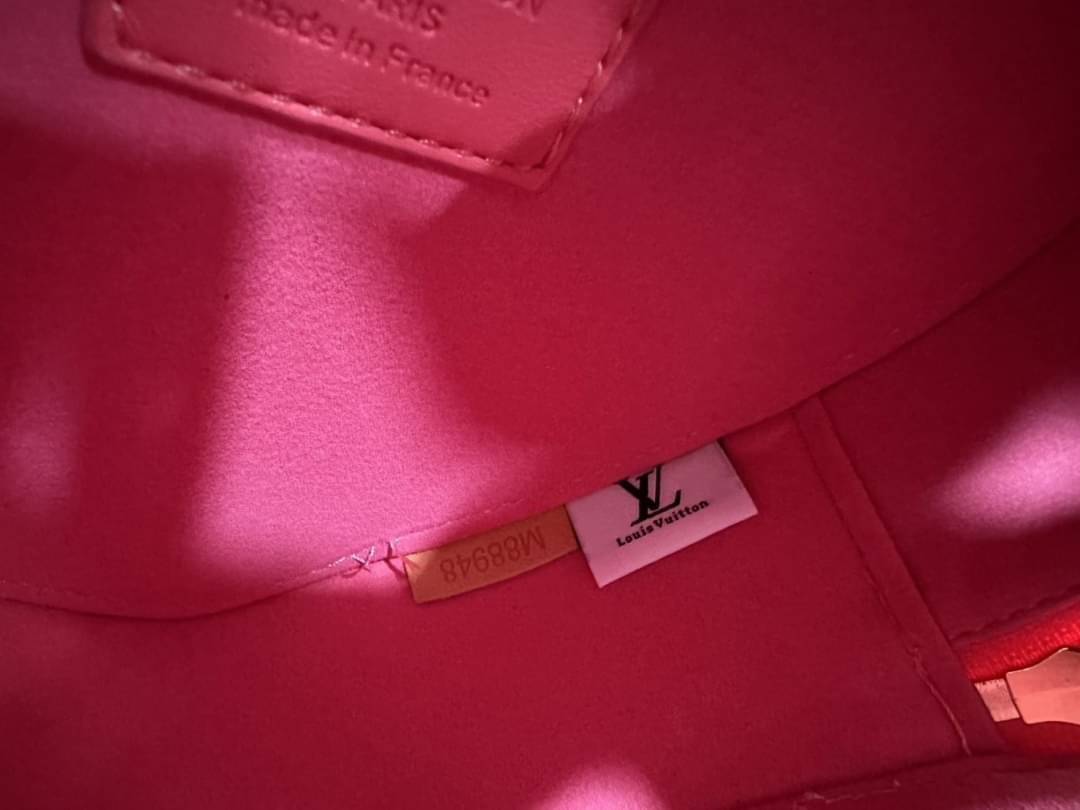 LV Pop My Heart pouch bag สวยมาก มงลงมาก!! กระเป๋าสะพายสุดคิ้วท์ ดีไซน์รูปทรงหัวใจไม่ซ้ำใคร น่ารักทุกสี น่าใช้ไปเลยแม่!!