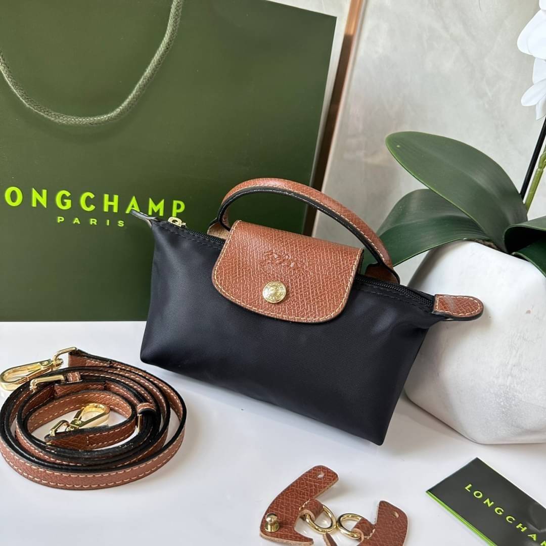 LONGCHAMP LE PLIAGE ORIGINAL Pouch with handle กระเป๋าใบเล็กขนาดกระทัดเหมาะกับใส่ของจำเป็นจุกจิก กันน้ำได้ พร้อมส่ง