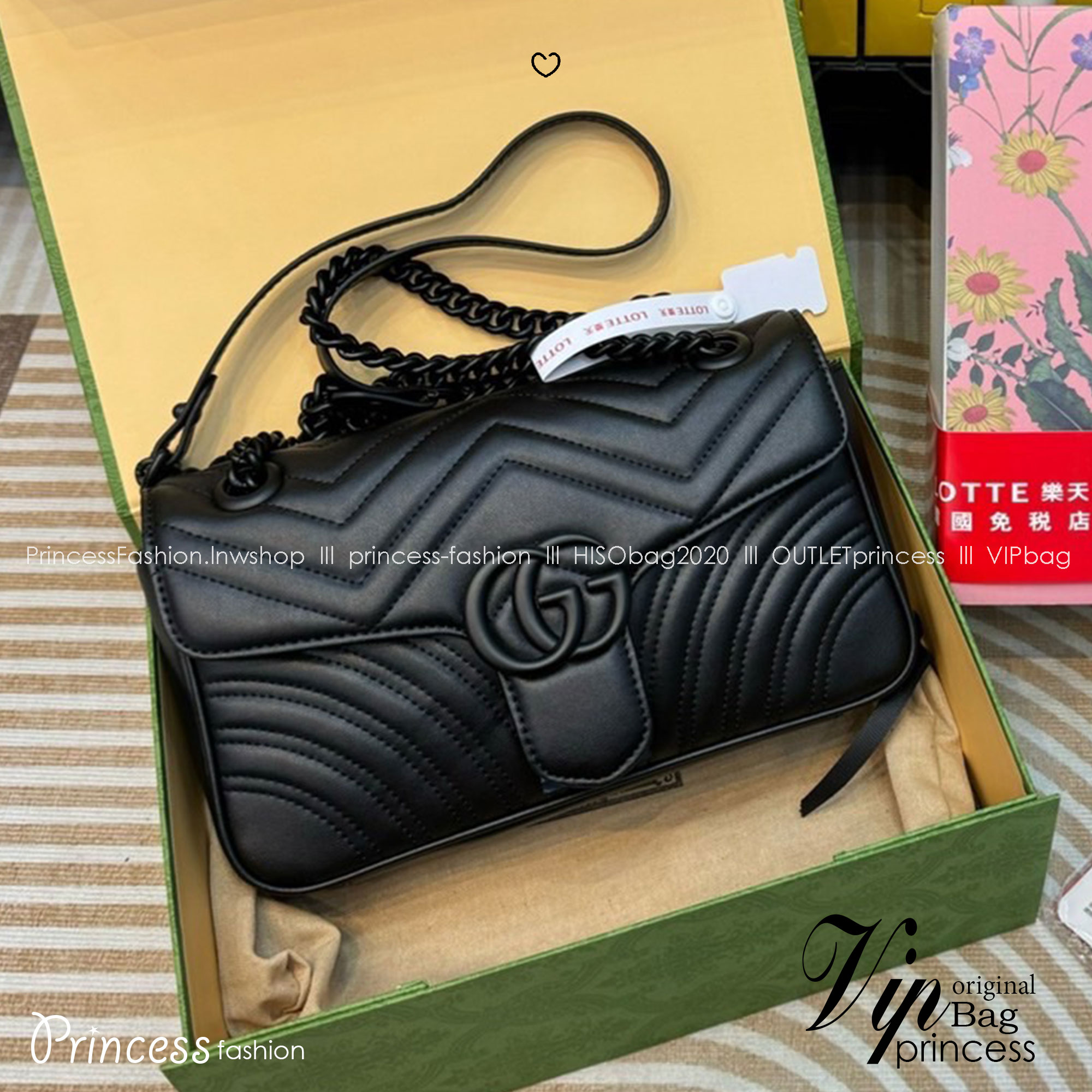 GUCCI GG Marmont small shoulder bag 🖤 กระเป๋าสะพายข้างรุ่นคลาสสิค ดีไซน์ใหม่ อะไหล่ดำ สะพายขับผิว ดูแพง อัพลุคได้สบายๆ เปิด-ปิดด้วยตัวกดล็อคแน่นหนา ด้านหลังดีไซน์รูปหัวใจ 🖤