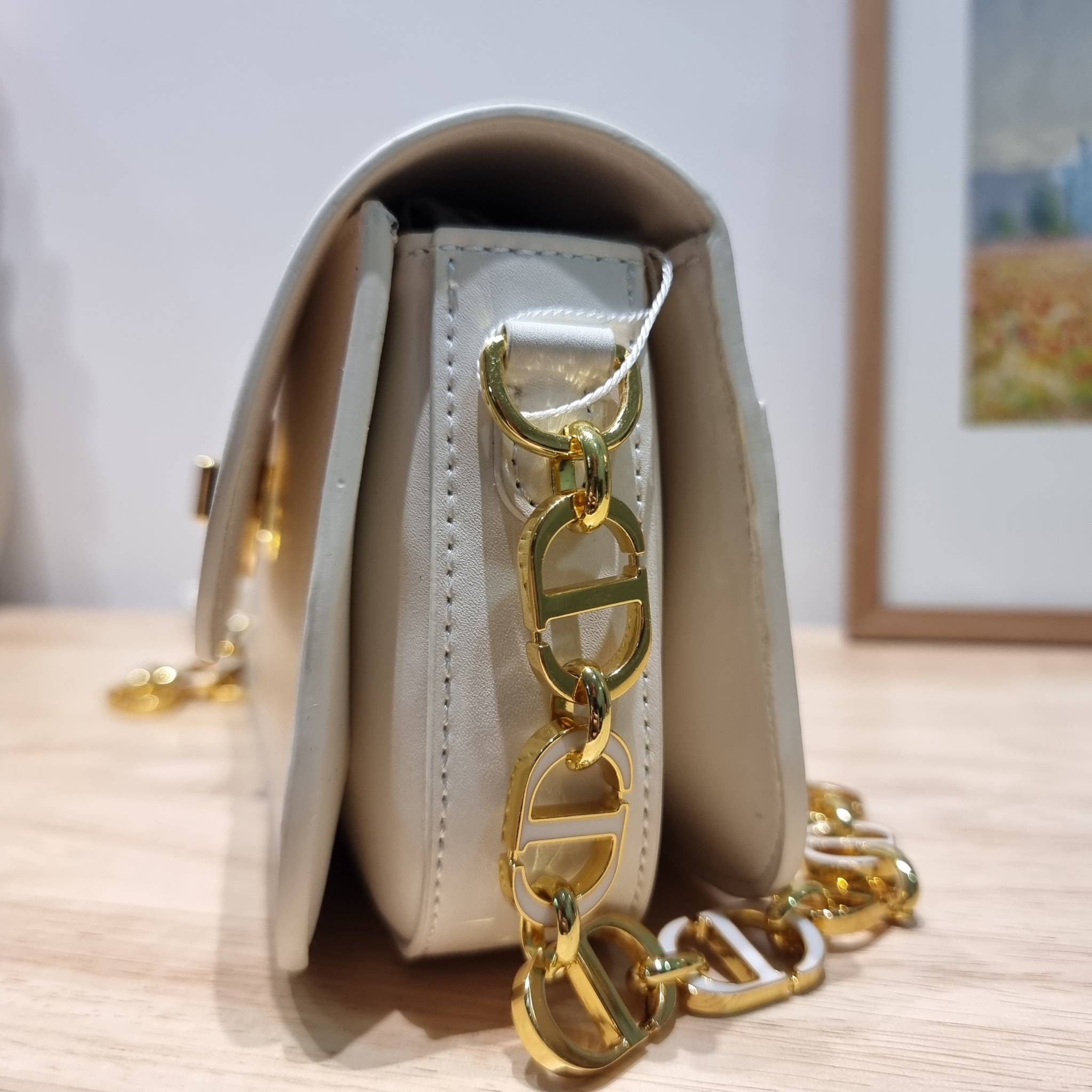 DIOR 30 MONTAIGNE AVENUE BAG สวยหรู ดีเทลแพง ต้องยกให้ไอเท็มนี้เลย กับกระเป๋าสะพายข้าง รุ่นที่ใครเห็นเป็นต้องรัก