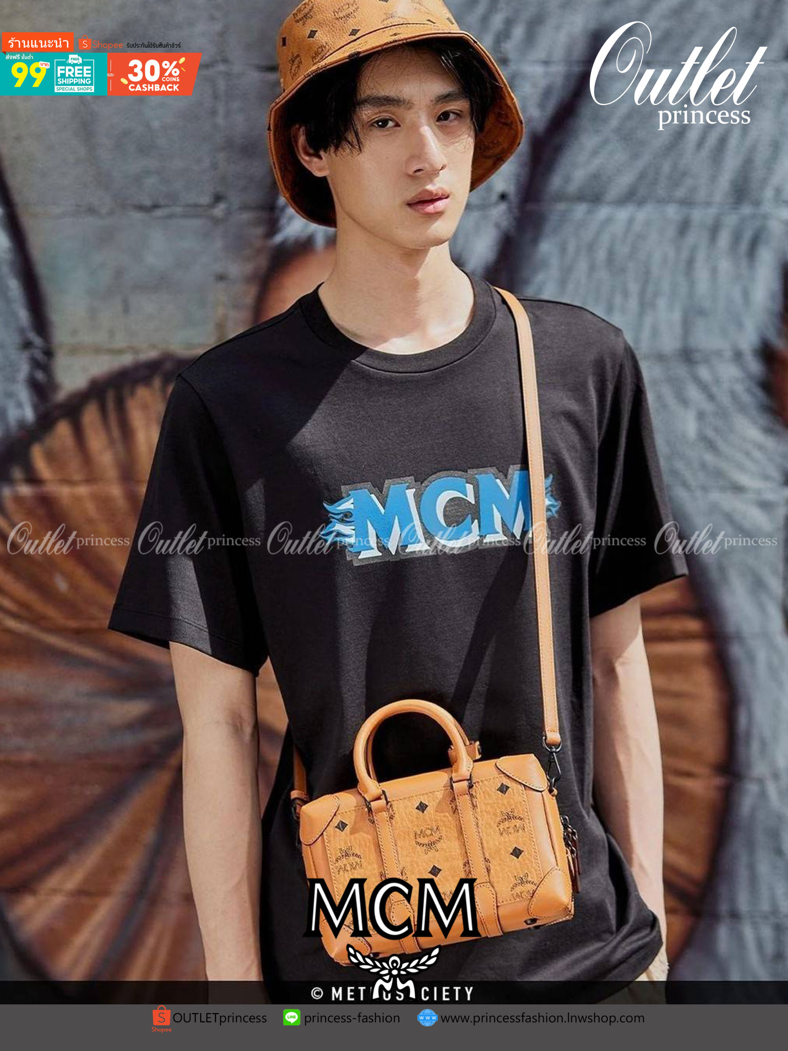 M.C.M SMALL E/W SOFT BERLIN CROSSBODY IN VISETOS ไอเท็มใหม่ในดีไซน์ทรงกระเป๋าเดินทางแบบคลาสสิค ย่อส่วนมาให้ใช้งานได้แบบสบายๆ พกพาสะดวก แมทช์ได้ทุกสไตล์ ใช้ได้แบบ unisex ใช้งานง่ายด้วยหูจับในตัว และซิปหลัก อะไหล่สีดำดูมีมิติตัดกับสีน้ำตาลคอนยัคได้เป็นอย่าง