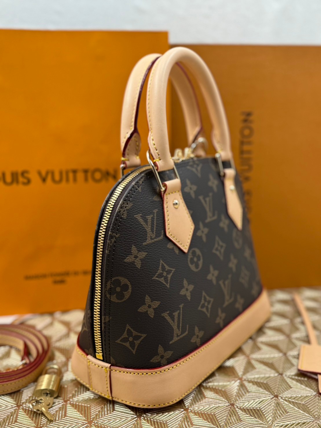 LV Alma BB Monogram Handbag กระเป๋าถือสะพาย เกรดออริ 1:1 ใช้งานต่างประเทศได้
