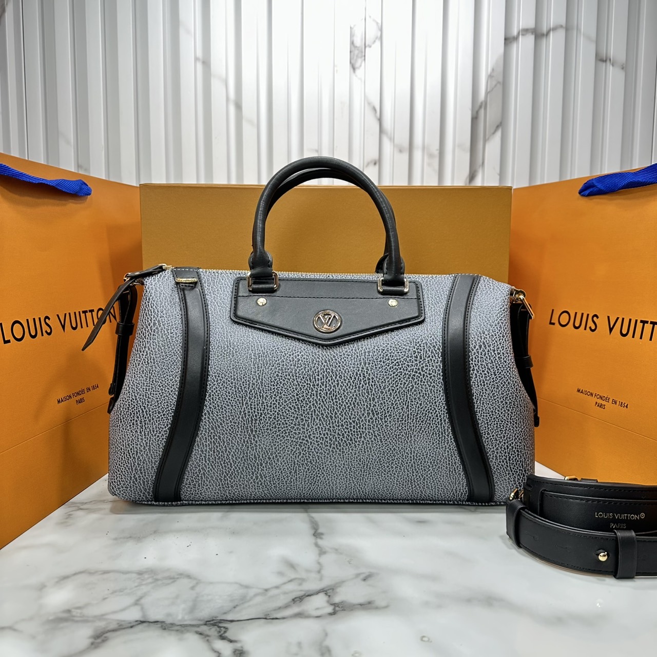 ORI หนังแท้ | LV Biker PM bag กระเป๋าสะพาย ใหม่ล่าสุดเปิดตัวโดดเด่นใน Spring -Summer 2025 ได้แรงบันดาลใจมาจากเสื้อแจ็คเก็ตไบเกอร์สุดไอคอนิก โทนสีคลาสสิกเหนือกาลเวลาไอเท็มหลักเปี่ยมสไตล์ประจำฤดูกาลนี้และในอนาคต