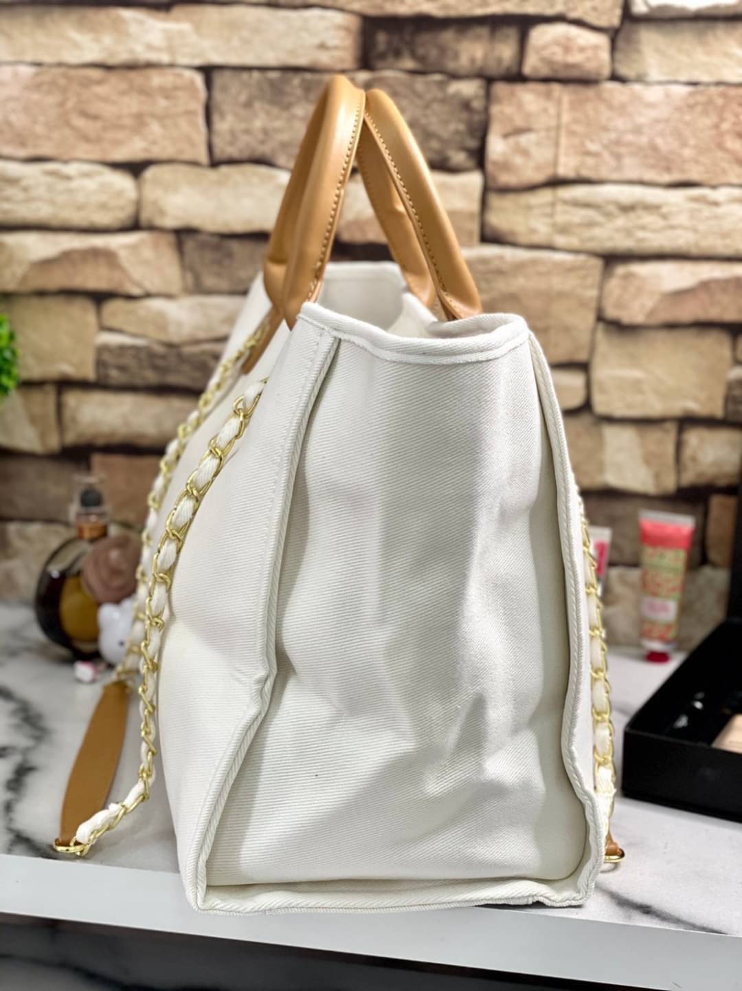 Chanel Shopping Bag VIP Gift denim canvas and leather กระเป๋าผ้าแคสวาส งานปักมุกหรูหรามาก เกินเรื่องมาก ดูแพงสุด!! งานแพงงานสวยจ้า ใบใหญ่จุใจใส่ของได้เยอะ ตามคำเรียกร้อง ถือชิคๆๆ เหมาะกับSummerสุดๆ มีใบเดียวจบ สวยหรูคุณนายสุดๆเลิศมากค่า