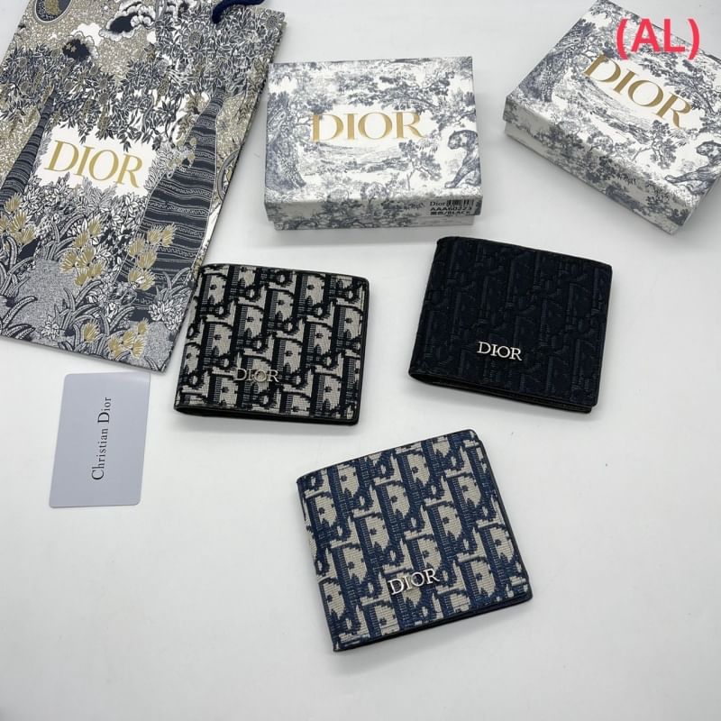 DIOR Bifold Short Wallet Oblique Jacquard กระเป๋าสตางค์ใบสั้น ผ้าแจ็คการ์ดสวยงามคลาสสิก ประดับอะไหล่ชื่อแบรนด์ โทนสีใช้งานง่าย คลาสิกตามแบบฉบับแบรนด์ ไอเท็มที่ท่านชายห้ามพลาดค่ะ