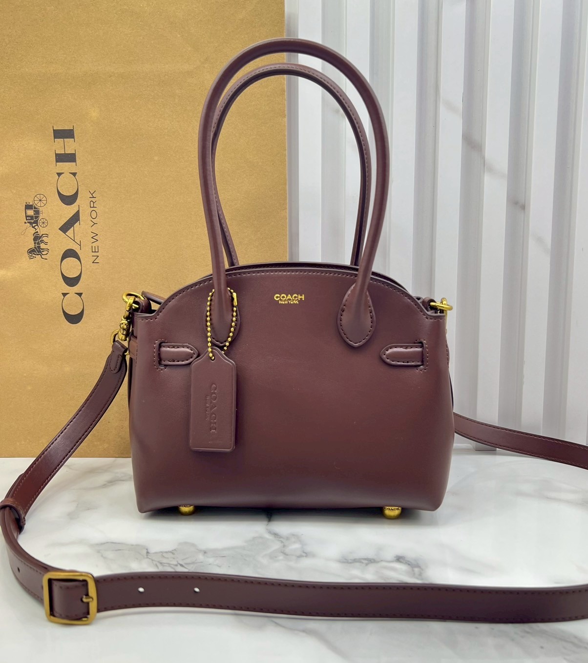 ORI หนังแท้ | Coach Soft Empire Carryall Bag 28 กระเป๋าสะพายทรงโฮโบ รุ่นใหม่ล่าสุด ดีไซน์เรียบง่าย สะพายไปคาเฟ่ ไปเที่ยวถ่ายรูปสวยๆ คือเหมาะสุดๆ หูสะพายยาว พอดีไหล่ ภายในแบ่งสัดส่วนไว้ดี ใบจริงหนังสวยมากๆ