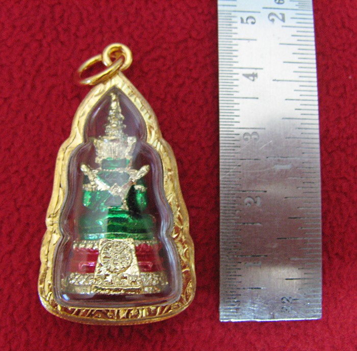 พระแก้วมรกตองค์ใหญ่เลี่ยมทองไมครอนพร้อมใบคาถาค่ะ