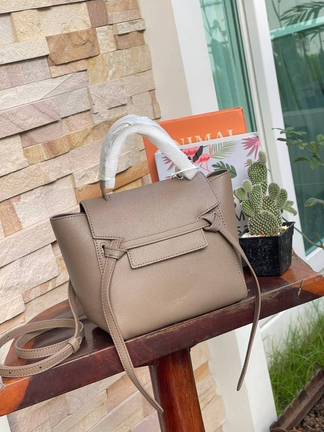 CELINE NANO BELT BAG / Celine Belt Bag กระเป๋าถือที่มีสไตล์มินิมอล และดูเรียบง่าย แต่หรูหรา