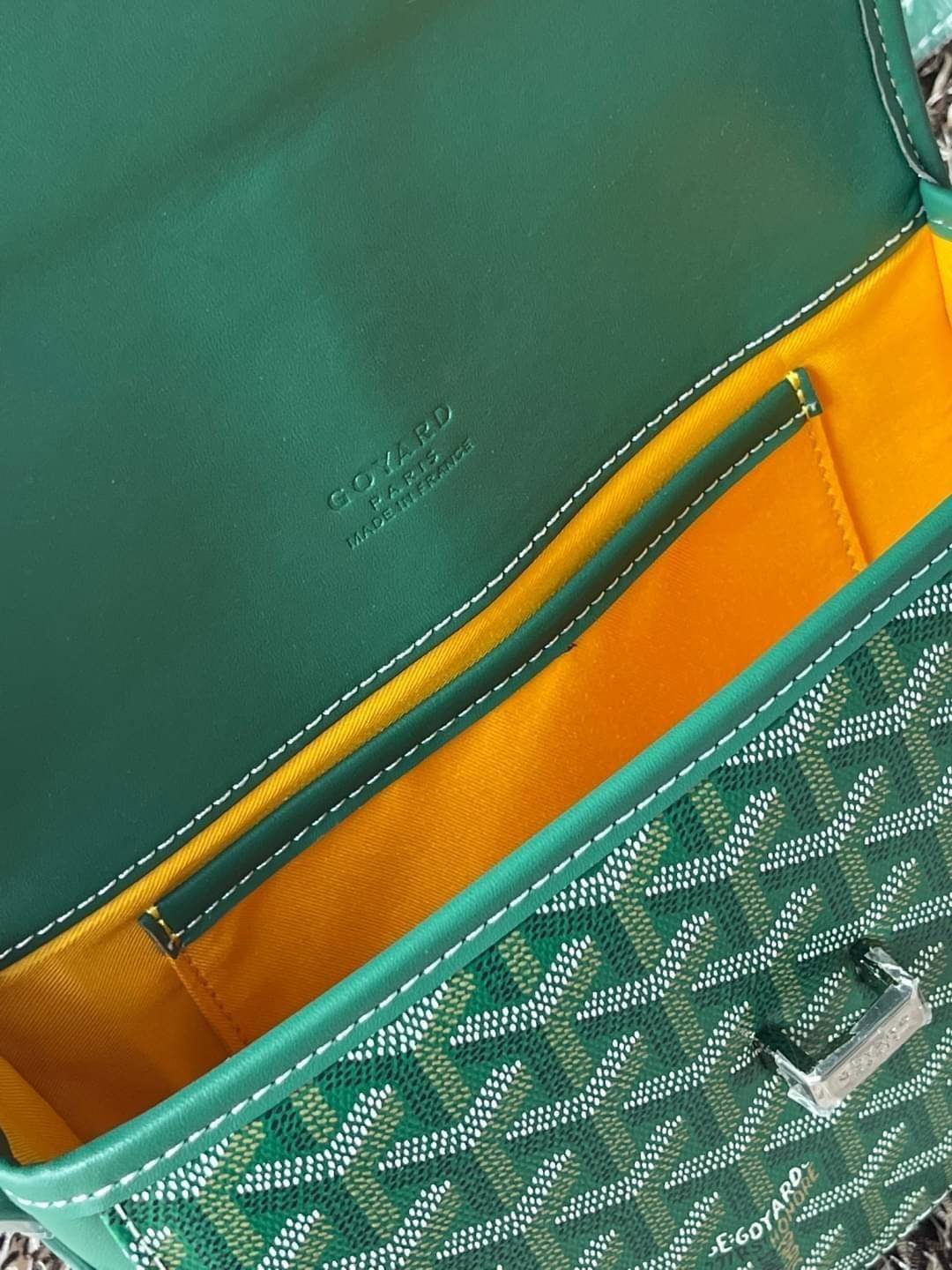 Goyard belvedere pm แบรนด์ดังจากฝรั่งเศส เรัยบหรูแต่ดูสง่า สะดุดตาด้วยลายเฉพาะตัว วัสดุที่นำมาตัดเย็บกระเป๋าเป็นวัสดุผ้าใบ