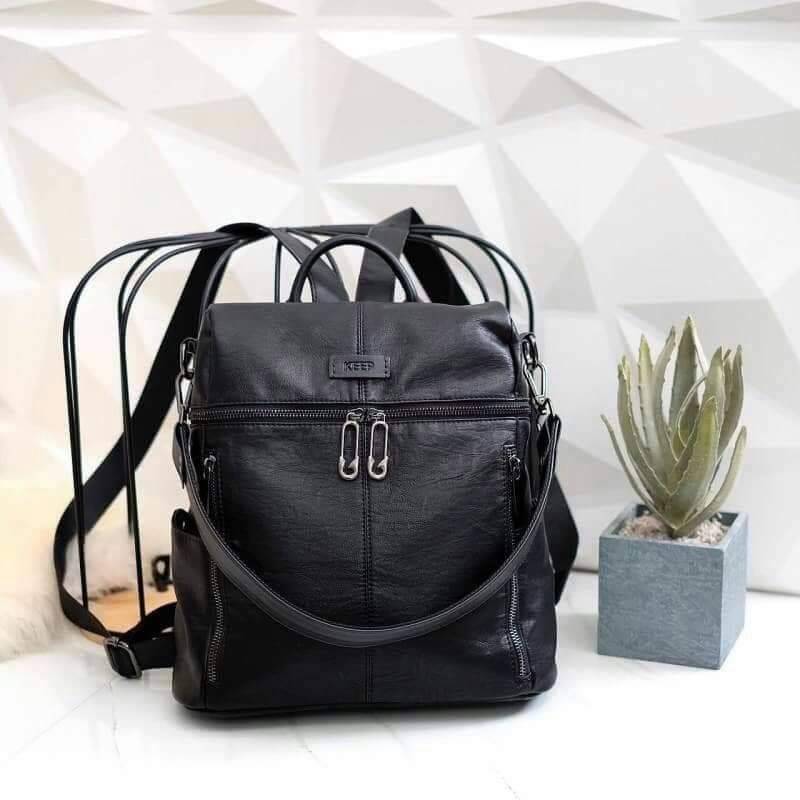 Keep speedy backpack กระเป๋าเป้หนัง ทรงน่ารัก จากแบรนด์ KEEP วัสดุหนังวัวสังเคราะห์เนื้อนิ่ม ลายหนังชัดสวย ด้านหน้ามี 2 zip สะดวกใช้งาน และช่องซิปด้านบนค่ะ มีสายสั้นสะพายไหล่ให้อีก 1 สาย ด้านข้างมีช่องใส่ของซ้ายขวา ด้านหลังมีช่องแยกเก็บของ เพิ่มอีก 1 ช่อง