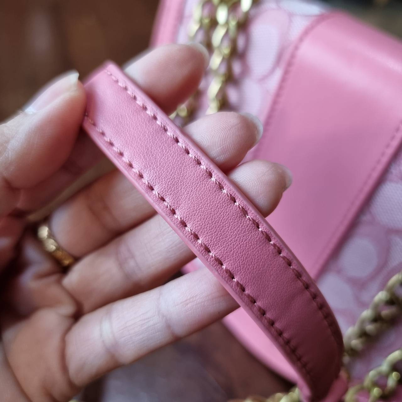 COACH ALIE SADDLE BAG JACQUARD IN SIGNATURE ((C4694//C3464)) พร้อมส่งที่ไทย รุ่นใหม่ล่าสุดค่ะ! กระเป๋าสะพายข้าง//ครอสบอดี้ร์//หรือทบสายคู่สะพายไหล่ได้ค่ะ วัสดุJacquard+หนังแท้ ได้สวยงามลงตัวมากๆ เปิดปิดกระเป๋าแบบกดล็อค มีอะไหล่โลโก้แบรนด์โดดเด่นปนคลาสสิค