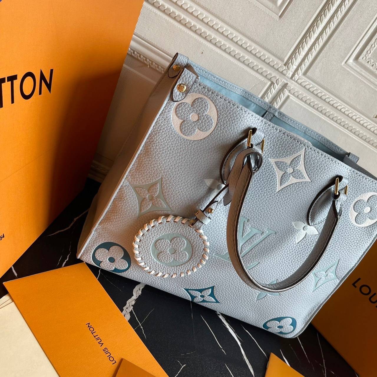 หนังแท้ LOUIS VUITTON Empreinte Monogram Giant By The Pool Onthego พร้อมส่งที่ไทย เกรดใช้งานต่างประเทศได้