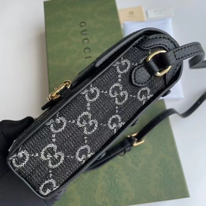 Gucci Horsebit 1955 mini bag / Gucci Phone Bag เกรดใช้งานสลับใบจริงได้ ออริจินอล รุ่นยอดฮิต ไซส์มินิ ที่ใครๆก็ต้องรู้จัก!! กับกระเป๋าขนาดมินิ ได้รับแรงบันดาลใจมาจากดีไซน์ดั้งเดิม ซึ่งแอคเซสเซอรี่นี้โดดเด่นด้วยรายละเอียดดั้งเดิมที่ทันสมัยโดยเน้นที่ฮอร์สบิต