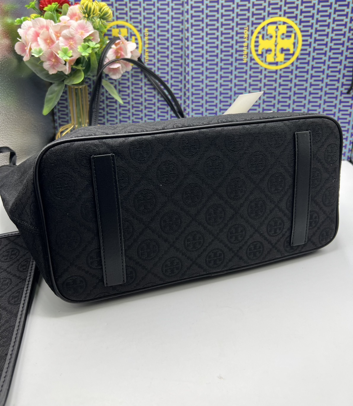 ORI หนังแท้ | Tory Burch T Monogram zip tote bag กระเป๋าทรงโท้ทใบใหญ่ทรงกว้างพร้อมใบเล็กเข้าเซ็ท งานผ้าแจ็คการ์ดตัดขอบหนัง เดอะเบสท์ เซลเลอร์!!