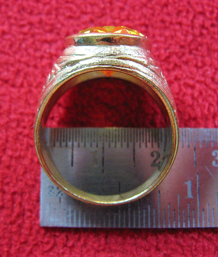 สินค้าหมดค่ะ แหวนพลอยบุษราคัมเนื้อทองเหลืองแบบใหญ่(เหมาะกับราศีพิจิก,คนเกิดปีวอก)แบบใหญ่ค่ะ