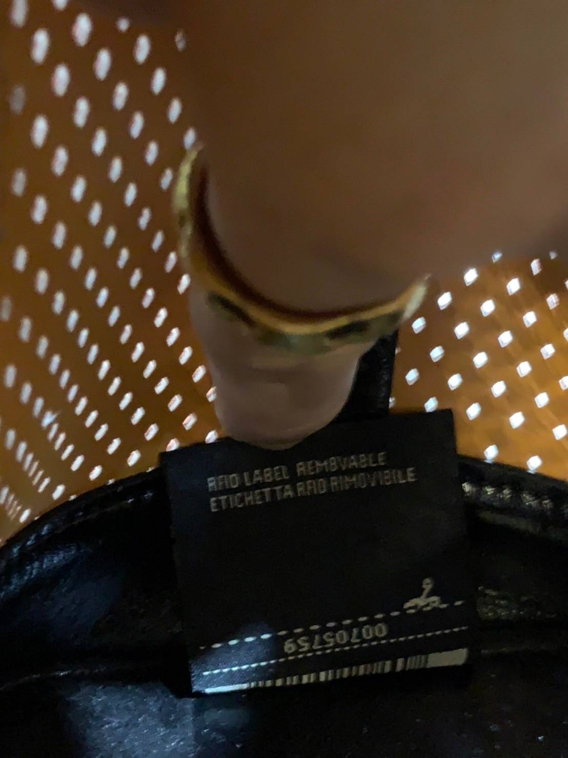 FENDI Mon Tresor mini bucket bag กระเป๋าถือทรงขนมจีบสุดคิ้วท์ หรือสะพายไหล่ วัสดุหนังแท้อย่างดี รุ่นใหม่ล่าสุด สวยหรู ดูแพง คุณนายสุดไปเลยค่า ถือแล้วสวยมากๆ จุของได้กำลังดี ทรงนี้ต้องมีติดตู้ไว้สักใบนะคะ!