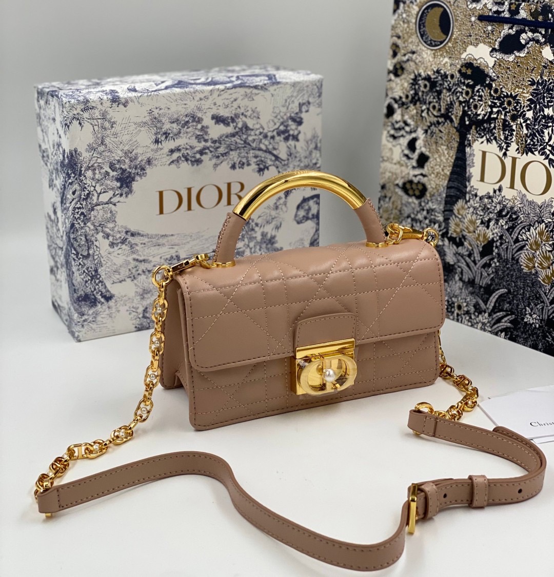 Mini Dior Ange Bag Macrocannage CD clasp with white resin pearl กระเป๋าถือพร้อมสายสะพาย ประดับตัวล็อคมุก สวยงามเหนือกาลเวลา เกรดออริ 1:1 ใช้งานต่างประเทศได้