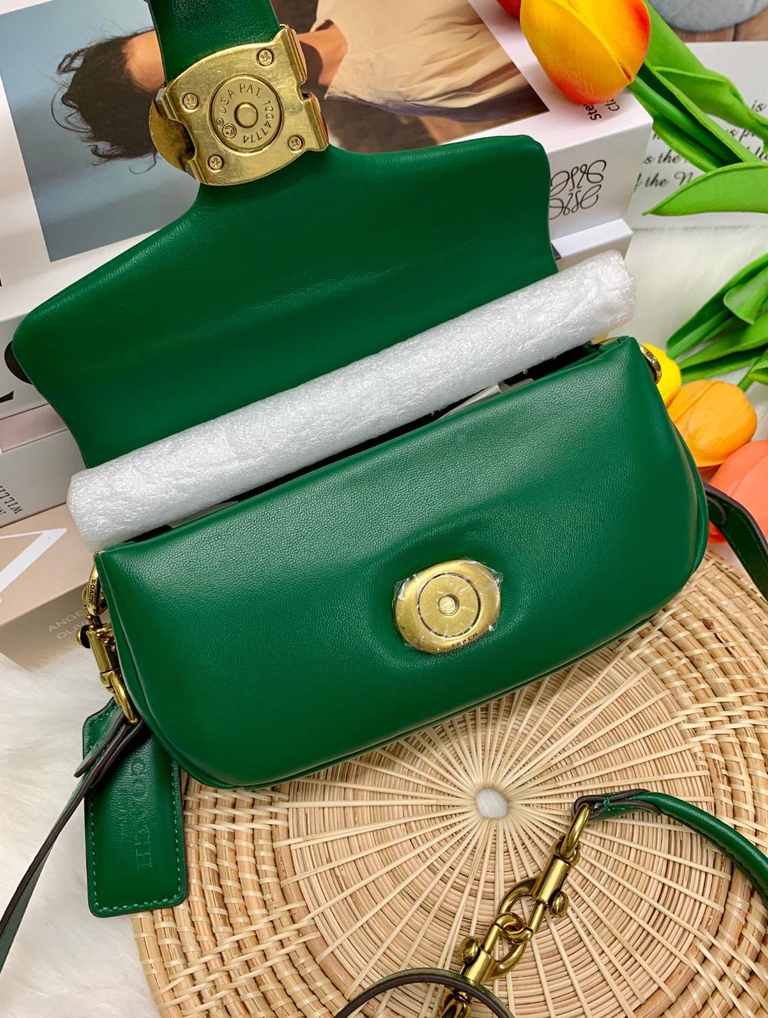 รุ่นใหม่ล่าสุด ได้ไปไม่ผิดหวังแน่นอนจ้าา😁COACH PILLOW TABBY SHOULDER BAG 18 ((C3880)) พร้อมส่งที่ไทย คุณภาพเกินราคา! กระเป๋าหิ้ว//สะพายแบบครอสบอดี้ร์ 🔺หนัง nappa หนานิ่ม นุ่มมากๆ รุ่นใหม่ล่าสุดค่ะ! พร้อมโลโก้รุ่นใหม่ด้วยเช่นกัน เพิ่มความหร