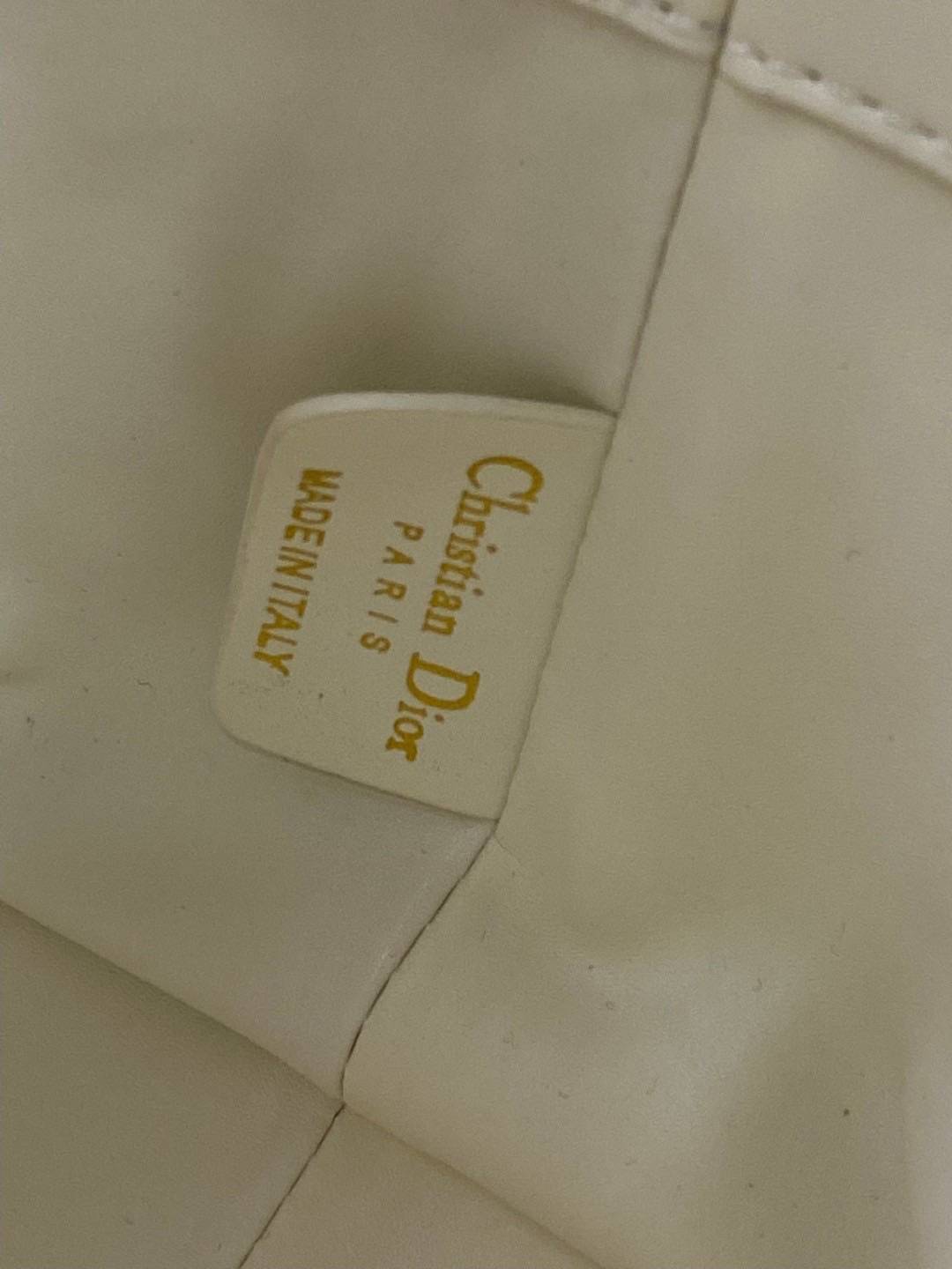 ORI | หนังแท้ DIOR Small Toujours vertical tote bag กระเป๋าทรงโท้ทไซส์เล็กสวยหรู ดีเทลสุดประณีตคอมพลีตลุคในทุกวัน เย็บลวดลาย macrocannage และชาร์มตัวอักษร D,I,O,R