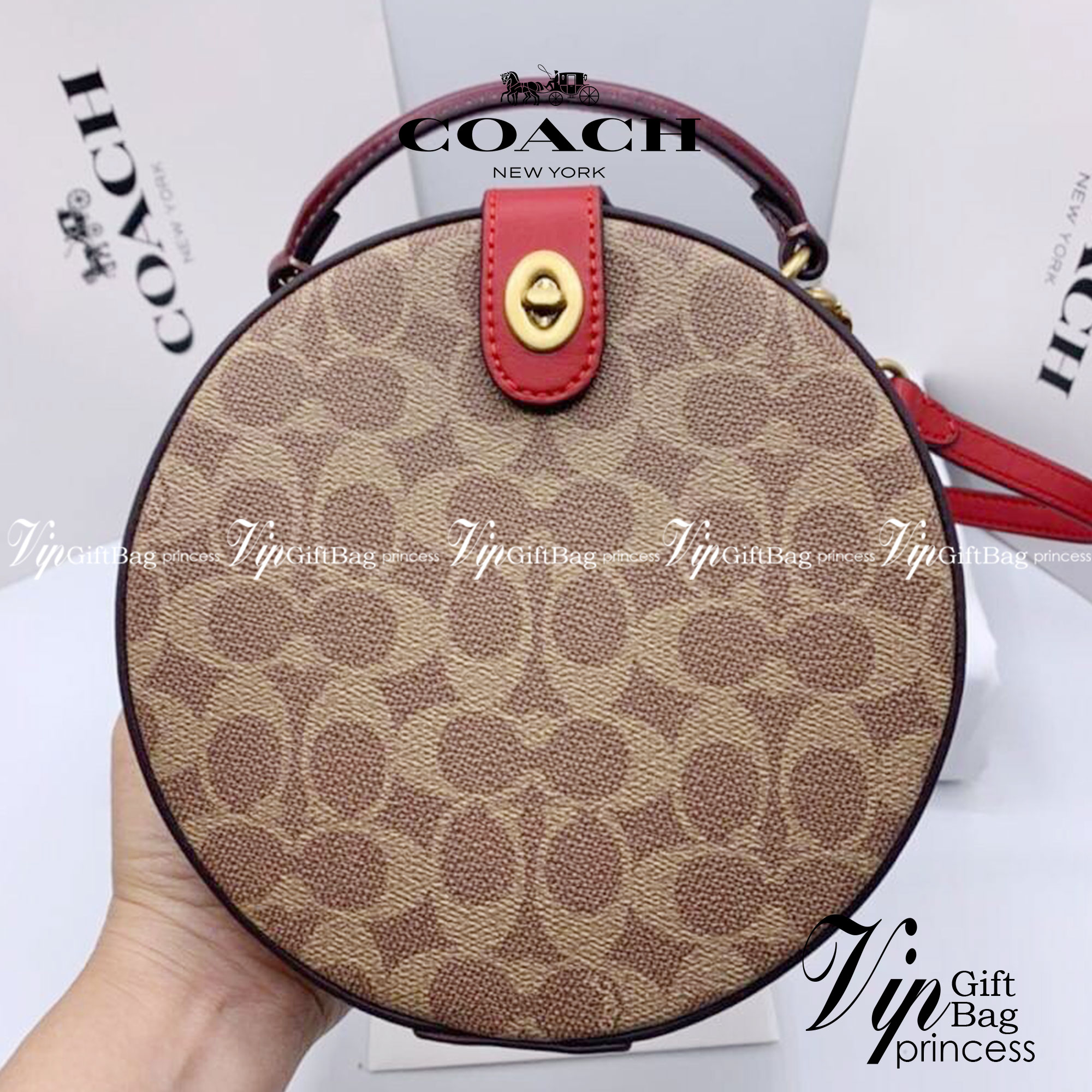 COACH LUNAR NEW YEAR CIRCLE BAG IN SIGNATURE CANVAS กระเป๋าทรงกลม ถือและสะพายข้างได้ วัสดุหนังแท้ ลาย C สวยหรู!! ตามแบบฉบับแบรนด์ ดูแพงมาก ราคาสุดคุ้มแบบนี้ ต้องมีไว้ใช้สักใบน้า!!
