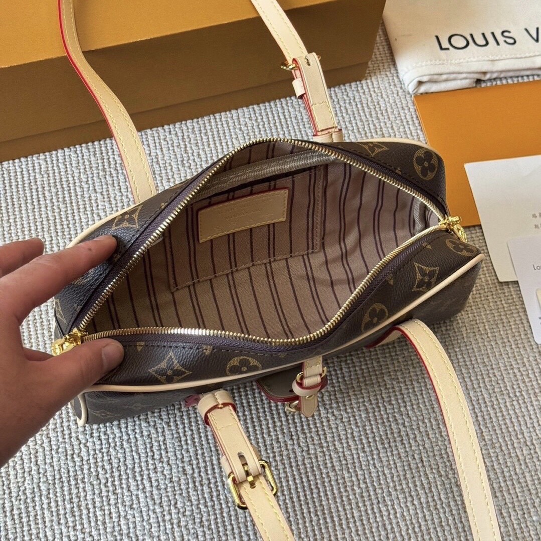 LV Hang On bag กระเป๋าสะพายดีไซน์วินเทจ ปรับดีไซน์กระเป๋าถือรุ่น Cité คลาสสิกจากยุค'80s เป็นทรงโบว์ลิ่งร่วมสมัย