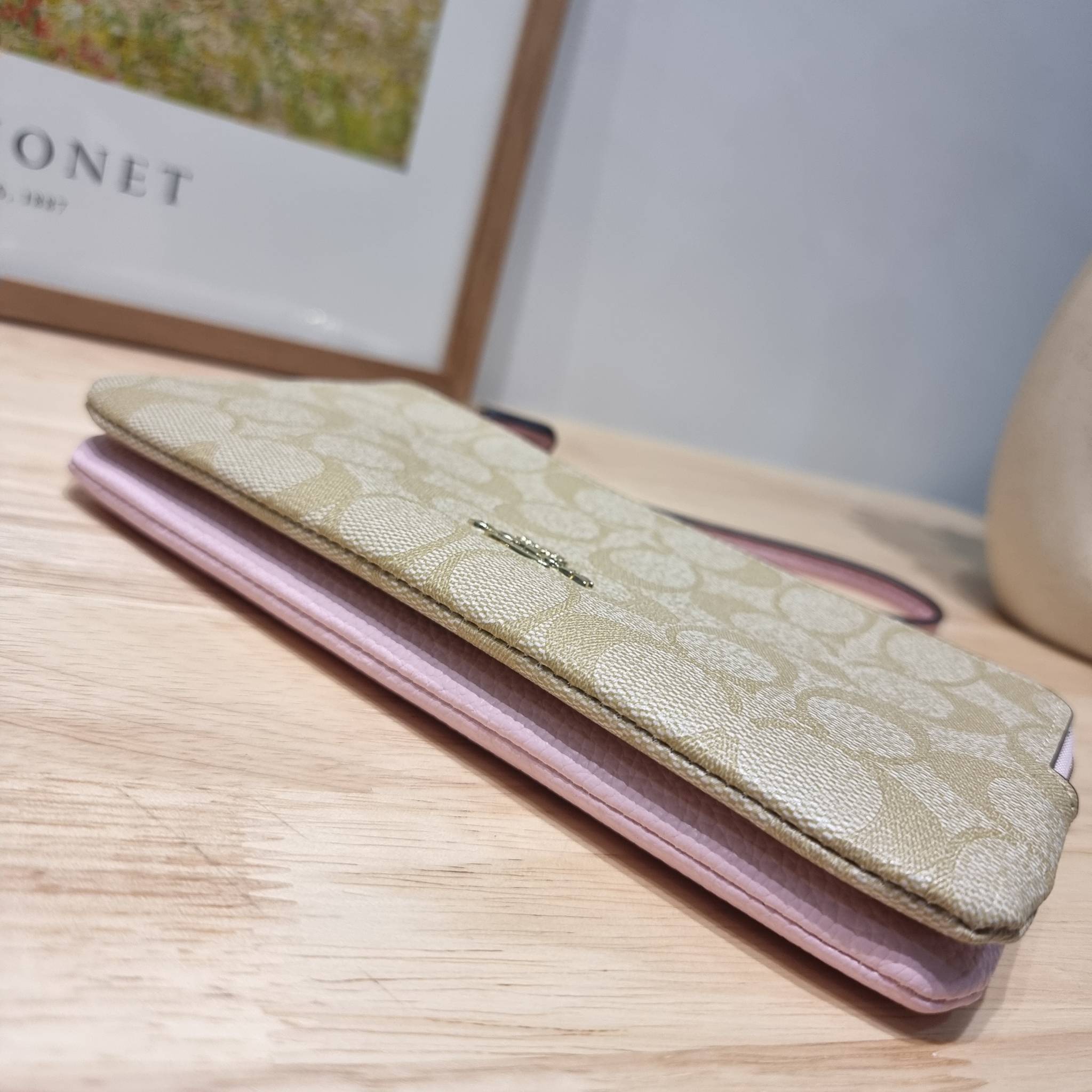 COACH DOUBLE ZIP WALLET IN SIGNATURE CANVAS / C5576 / C5610 / C7313 พร้อมส่ง 8 สี ใหม่ล่าสุด คอล 2023 กระเป๋าคล้องมือใบใหญ่ ดีไซน์ใหม่เล่นระดับ เพิ่มลูกเล่นและดีเทลให้ดูน่าใช้ยิ่งขึ้น