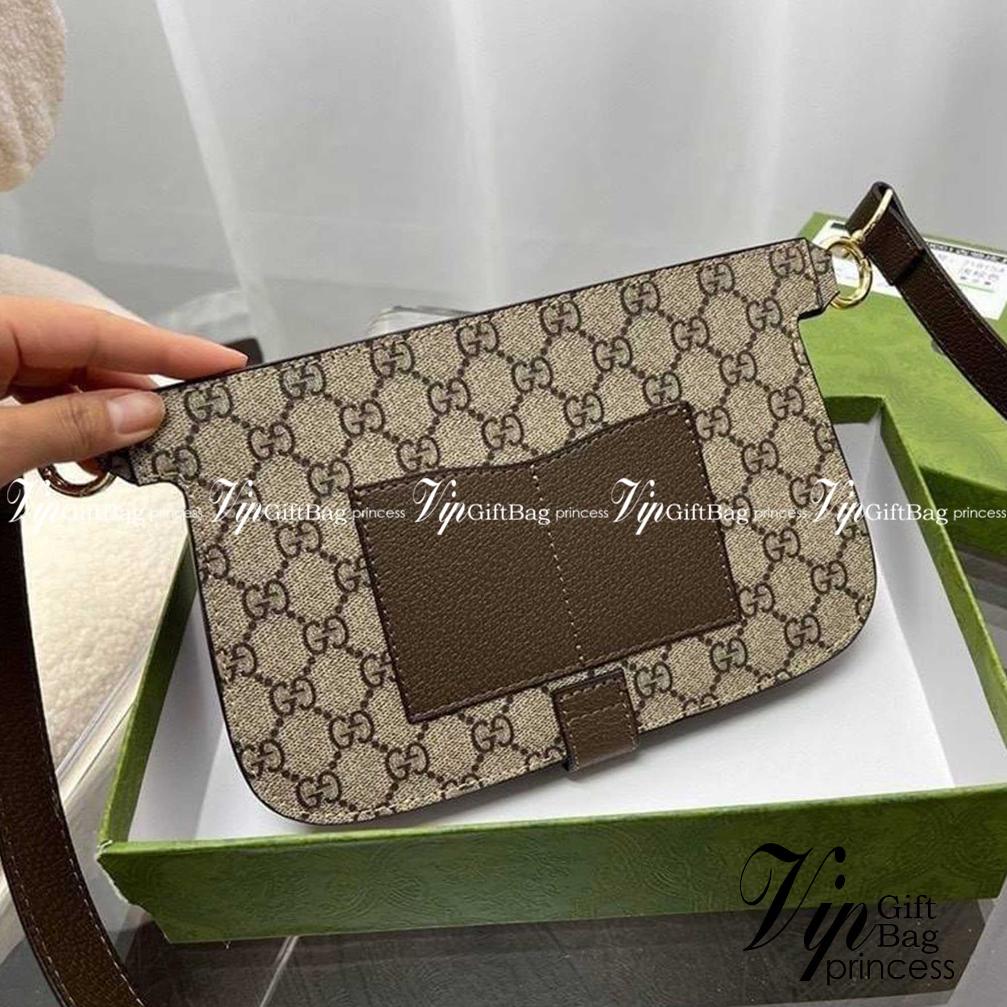 Gucci Blondie belt bag กระเป๋าสะพาย หรือคาดอก คาดเอวได้ คุ้มมากในใบเดียวค่ะ เป็นรุ่น unisex ใช้ได้ทั้งชายหญิง เท่ๆ คูล เลยค่ะ ภาพถ่ายจากงานขายจริง ใช้งานต่างประเทศได้