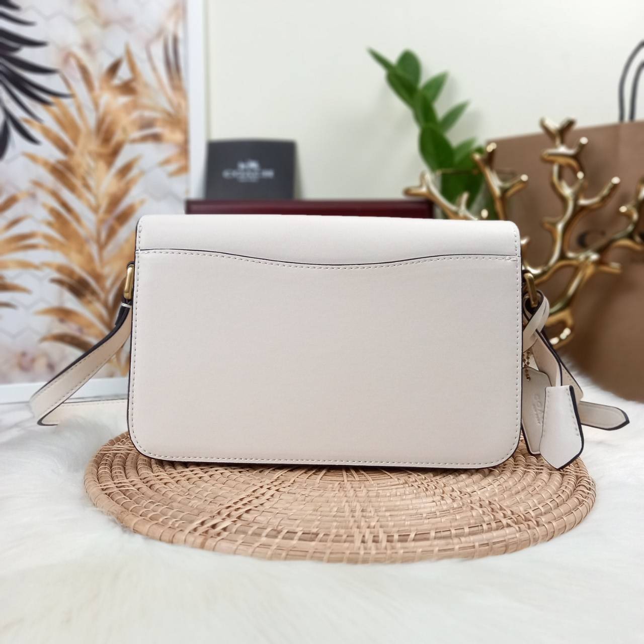 COACH STUDIO GLOVETANNED LEATHER SHOULDER BAG (C6641)🌺ห้ามพลาดเด็ดขาด!! สวยละมุน เรียบหรู ดูแพงสุดๆ!! //กระเป๋าถือ กระเป๋าสะพาย ดีไซน์เนี้ยบ! เฉียบมาก!// วัสดุหนังแท้ หนังเรียบเต็มใบ อยู่ทรง สวยมากๆ ดีเทลเรียบหรู ผู้ดีสุดๆ!// ด้านหน้าเปิด-ปิดด้วยต