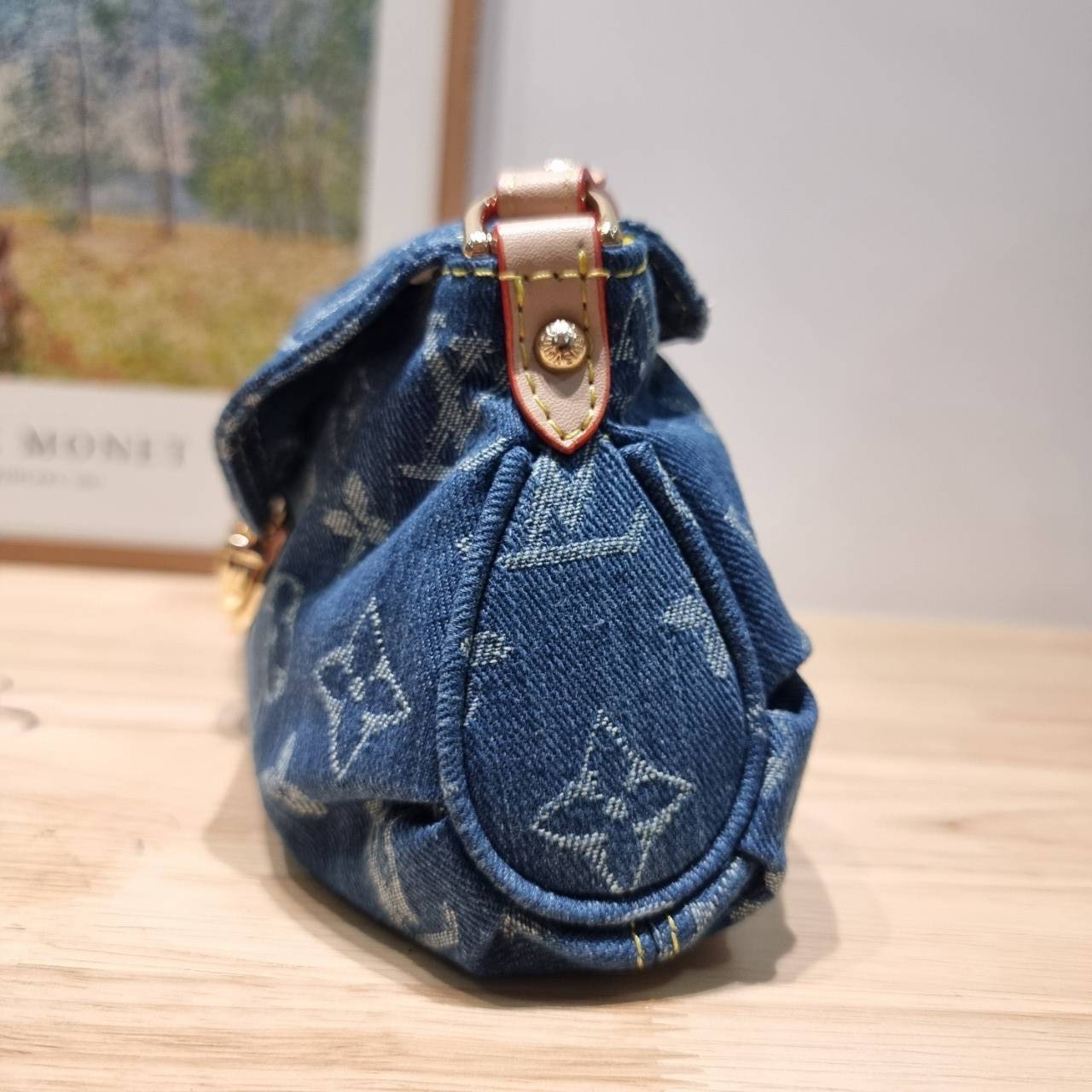 LV mini pleaty denim bag / LV Denim Pochette Bag ฮอตตัวแม่แบบฉ่ำ กับกระเป๋าสะพายไหล่ แรร์ไอเท็มที่สาวๆตามหา ดีไซน์เดนิมสวยโดดเด่น รูปทรงวินเทจ