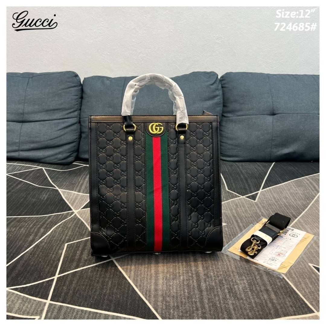 GUCCI Ophidia medium tote bag / GUCCI Tote Bag กระเป๋าทรงโท้ท รูปทรงสวย ที่จับโค้งมนสามารถถือหรือสะพายครอสบอดี้ได้ ภายในโล่งกว้าง จุของได้เยอะ พร้อมสายสะพายข้าง ถอด-ปรับระดับได้ ใช้ได้ทั้งชายหญิง