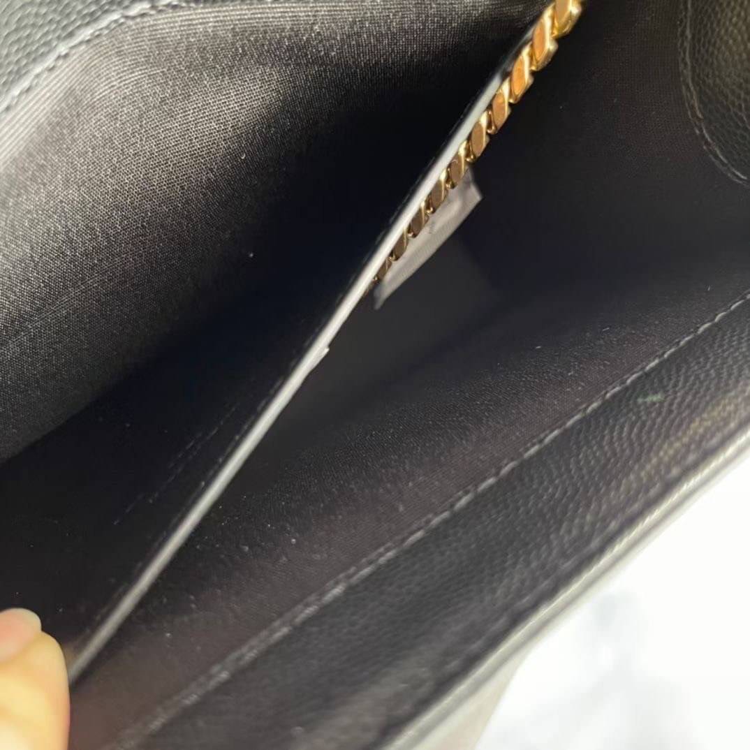 YSL kate medium chain bag in grain de poudre embossed leather 24cm กระเป๋าสะพายแบรนด์หรู รุ่นฮิตลอดกาล งานสวยดูดีมีระดับ ปั้มทุกจุด ขนาดกระทัดรัดกำลังดี มาพร้อมาสะพายโซ่ยาว เลื่อนปรับเป็น 2 แถว เพื่อสะพายเป็นสายสั้นได้ ด้านในโล่งกว้าง ใส่กระเป๋าสตางค์ใบยา