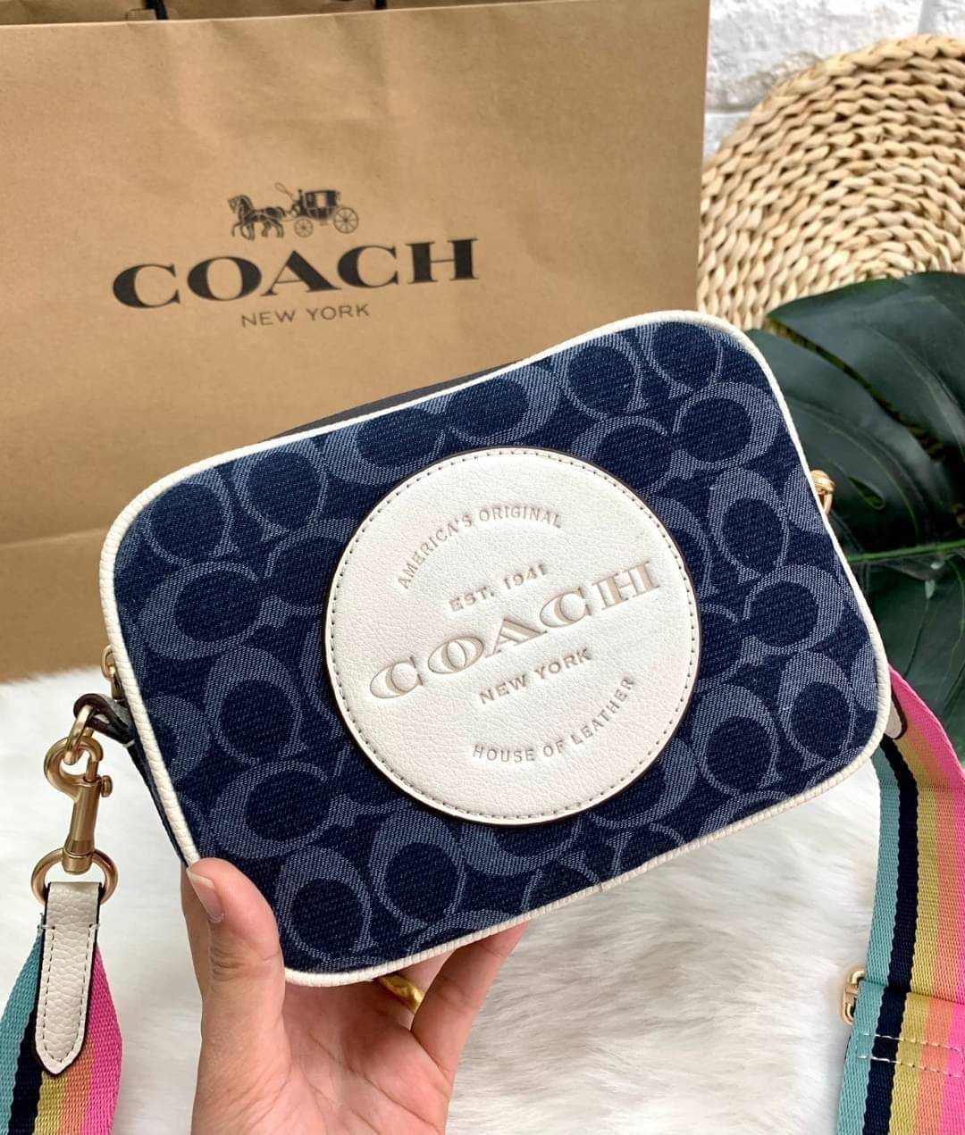 OUTLET 】COACH LADIES GENUINE CAMERA CLASSIC BAG ((2822)) ✔️สินค้าปกติตามเงื่อนไขทั่วไปค่ะ!! พร้อมส่งที่ไทยค่ะ! กระเป๋าสะพายแบบครอสบอดี้ร์ หนังแท้+ผ้าjacquard ทอลายแบรนด์ สวยงามมากๆค่ะ