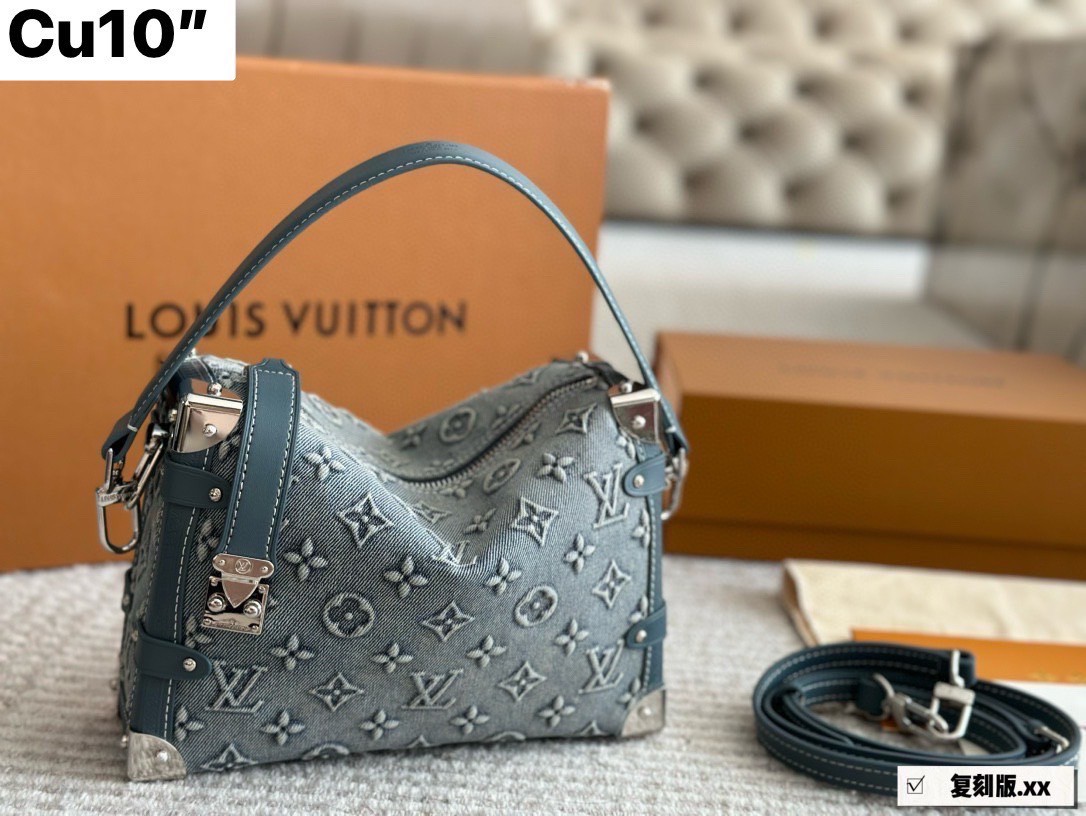 LV Side Trunk Monogram Denim Bag กระเป๋าสะพายทรงกล่องเดนิมซีดสไตล์วินเทจ ปั้มนูนโลโก้ลายโมโนแกรม ไอเท็มหรูหราย้อนยุค ผสมผสานความทันสมัย รูปทรงกล่องสัดส่วนสวยลงตัว