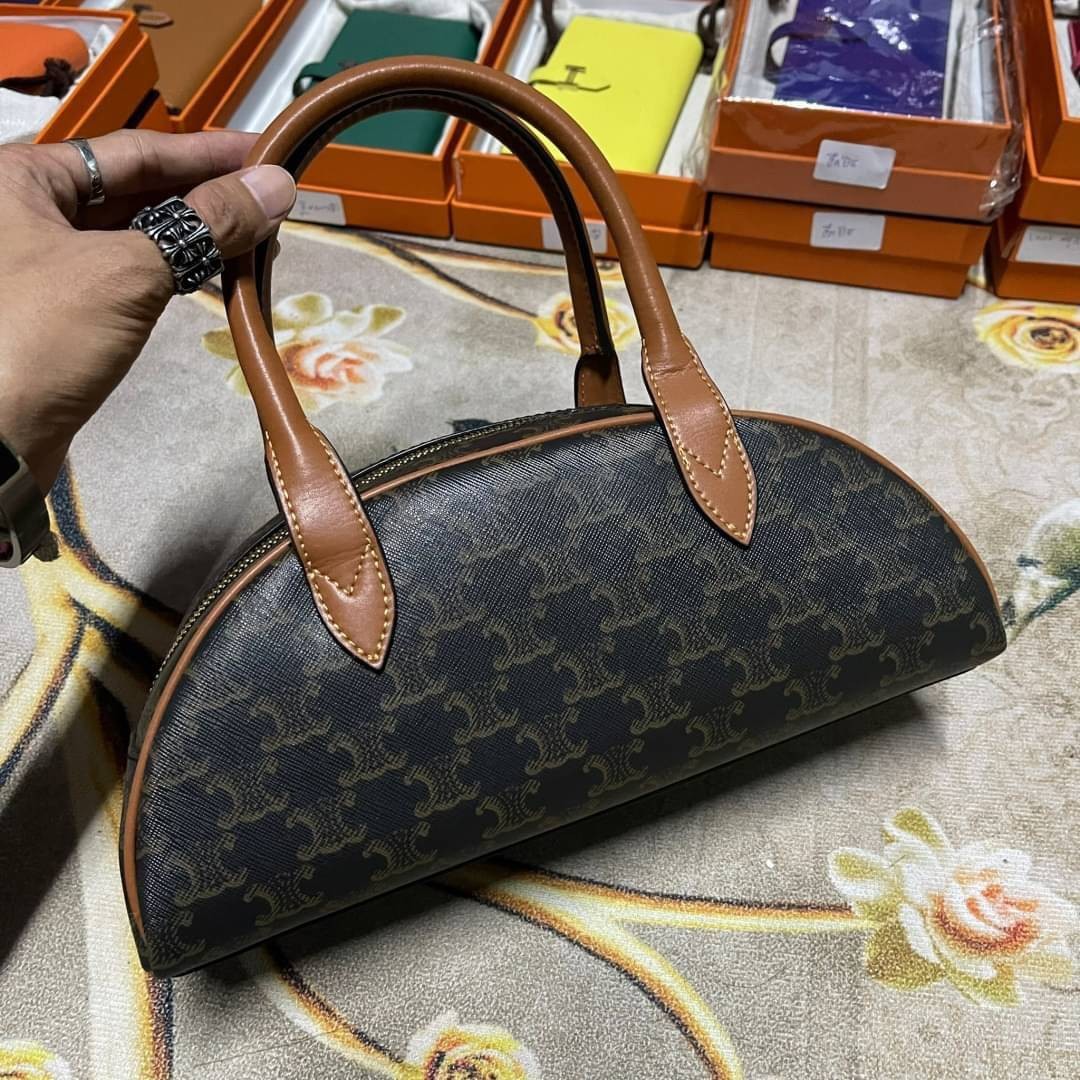 VIP 】CELINE VINTAGE BAG 2021 handlebag canvas งานหนังแท้ผสมแคนวาส โดดเด่นไม่เหมือนกับลวดลายแคนวาสที่เป็นเอกลักษณ์แบรนด์แบบไม่เหมือนใครให้ด้วยความเรียบหรู เหมาะสำหรับการใช้งานในชีวิตประจำวันเป็นอย่างมาก