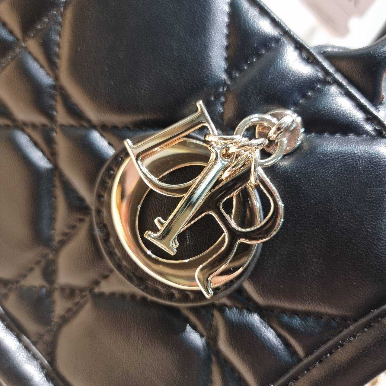 Dior mini book tote macro cannage bag กระเป๋าทรงโท้ทสุดฮิต ไซส์มินิ ดีไซน์ใหม่ หนังสวย พกพาไปไหนก็ได้ คล่องตัวและแมตช์ง่ายสุดๆ