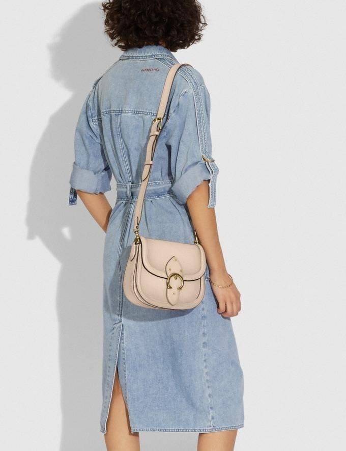 COACH C0749 BEAT SADDLE BAG The best item! ที่สาวๆรอคอย! ฮอตไฟลุก! สีหายาก ละมุนคุณหนู คอลเลคชั่นใหม่ ดีไซน์หรูหรา พิเศษมากๆมาพร้อมสายสะพาย 2 เส้น ใช้คู่กันหรือแยกสะพายก็สวยครบสูตร กระเป๋าสะพายทรง saddle คลาสสิค วัสดุหนัง glove-tanned ทนทาน เปิด-ปิดด้วยกร