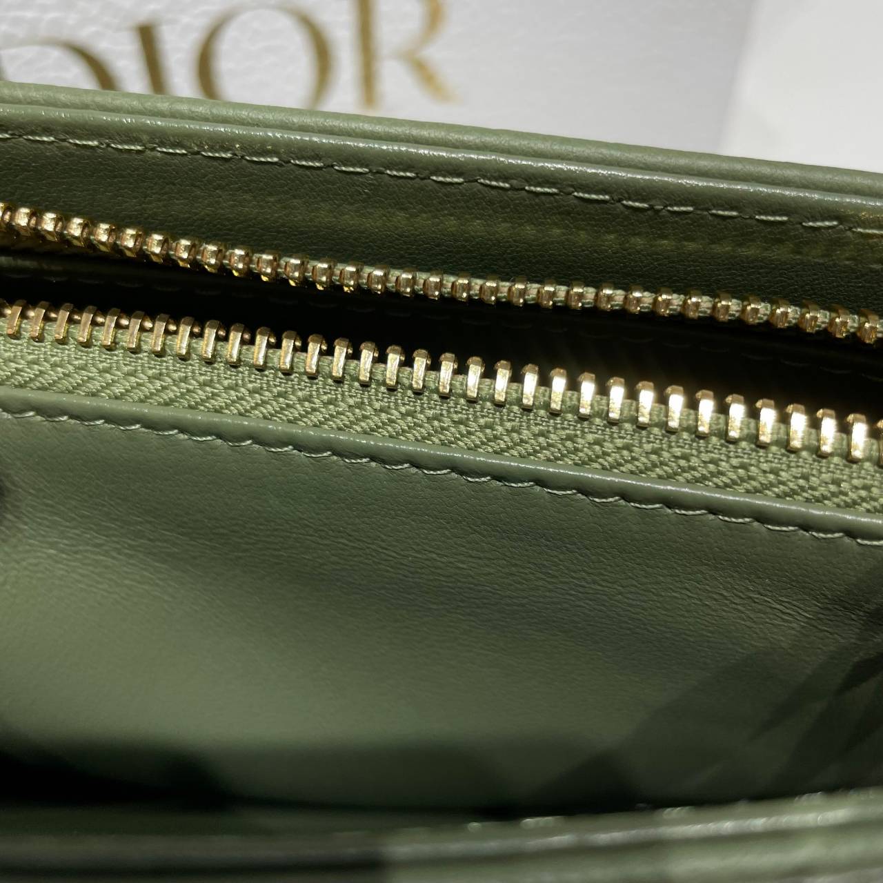 Caro Every Dior Pouch / Dior Clutch Bag Cloud Supple Cannage Leather กระเป๋าทรงคลัชพอช หนังแท้ ทรงเสนห์ผสมผสานดีไซน์ทันสมัยและใช้งานง่ายได้จริงหลายโอกาส เกรดท็อปออริ เทียบแท้ 1:1 ใช้งานต่างประเทศ