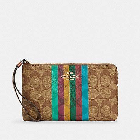 COACH C5624 LARGE CORNER ZIP WRISTLET IN SIGNATURE CANVAS WITH STRIPE สีใหม่กับคอลเลคชั่นที่ปังข้ามปี ฮิตไม่เลิก!! กระเป๋าคล้องมือ ดีไซน์ลายแถบสี สดใสน่าใช้มาก!! ขนาดเหมาะพกพา วัสดุหนังแคนวาส ภายในใส่ธนบัตร หรือใส่บัตร ใส่เหรียญ ได้หมด!! iphone13 pro ใส่ไ