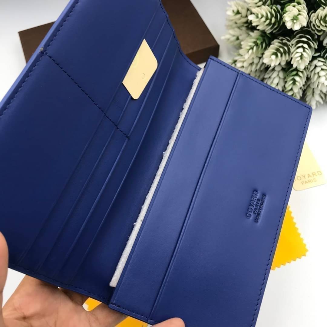 หนังแท้ GOYARD LONG WALLET กระเป๋าสตางค์ใบยาว รุ่นตามหา มาเท่าไหร่ไม่เคยพอเลยค่า เป็นรุ่นคลาสสิกที่หยิบมาใช้งานได้บ่อยที่สุด งานหนังแท้ทั้งใบสวยมากนะคะ ใช้ทนทานได้นานเลยค่ะ ภาพสินค้าถ่ายจากงานขายจริง พร้อมส่งที่ไทยราคาสุดคุ้มห้ามพลาดค่ะ! ภาพสินค้าถ่ายจากง