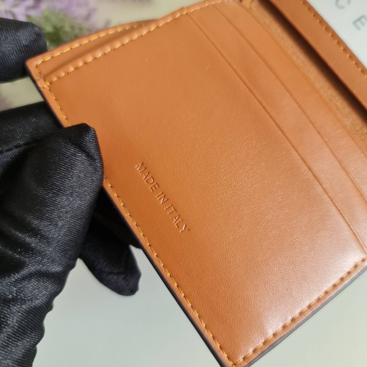 พรีเมี่ยมกิ๊ฟแท้ 100% 】CELINE SMALL TRIOMPHE WALLET IN SHINY SMOOTH LAMBSKIN VIP GIFT WITH PURCHASE (GWP) พรีเมี่ยมกิ๊ฟ Member Gift Limited Edition จาก CELINE HAUTEPARFUME COUNTER กระเป๋าสตางค์งานดี งานสวยสุดๆๆๆ มี 3พับ ขนาดกะทัดรัด เหมาะมากกก มีช่องใส่เห