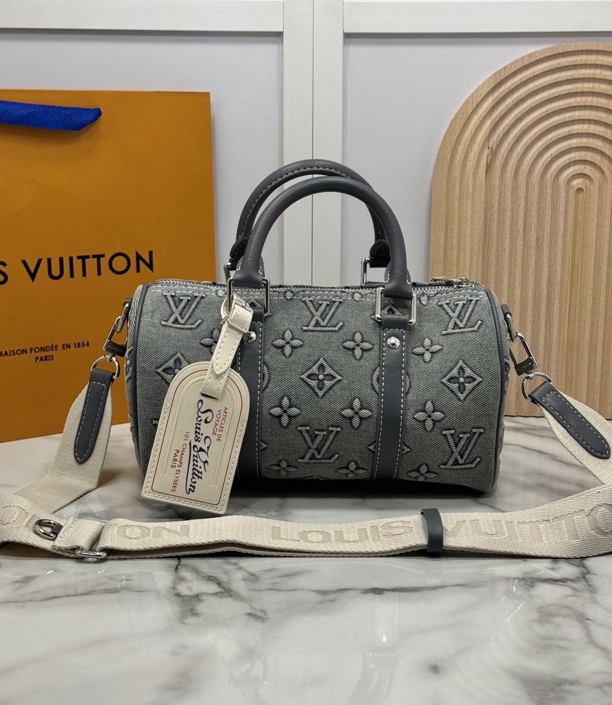 LV Bandouliere 25 Monogram Denim Bag กระเป๋าสะพายทรงหมอนเดนิมซีดสไตล์วินเทจ ปั้มนูนโลโก้ลายโมโนแกรม ใหม่ล่าสุด มาแรงม้าก! รุ่นลิมิเต็ดที่สาวๆควรได้มีสะสม