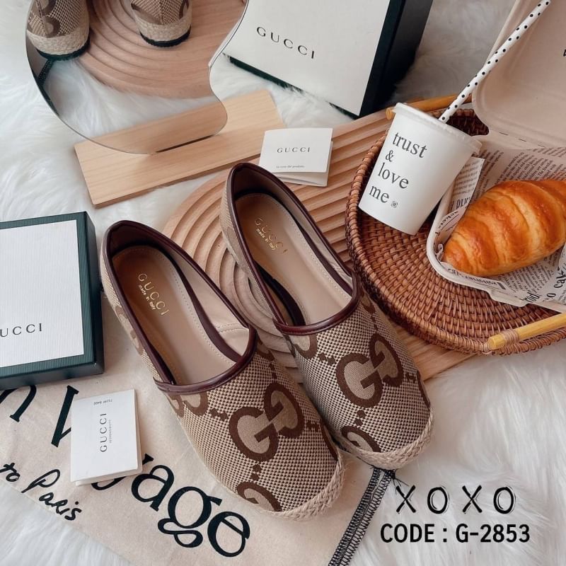 Gucci แบบใหม่ เพิ่งมาค่ะ (ส้นสูง1 นิ้ว) GG jumbo ปอเตัวใหม่ล่าสุดค่ะ ลาย GG ใหญ่ ผ้าทอ เหมือนแท้ ปั้มแบรนด์ หน้ากว้าง ใส่สบาย แมทส์ชุดง่าย น้ำหนักเบา