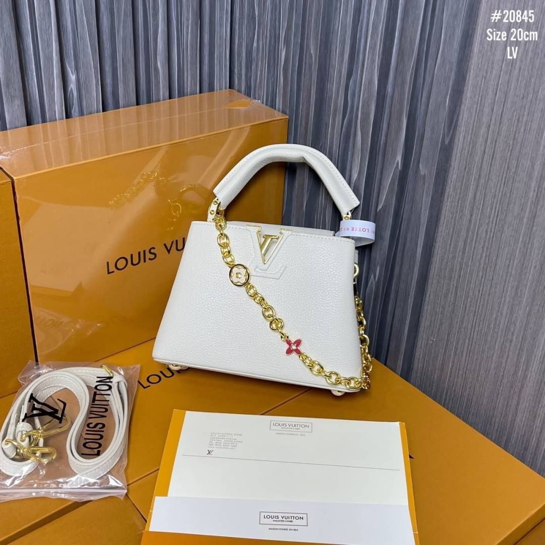 LV Capucines Mini top handle กระเป๋าสะพายไซส์มินิ ที่สุดของความสวย กระเป๋าถือสุดหรู ดีไซน์ทรงคลาสสิค ไซส์มินิ ดีงามม้ากกกก!!