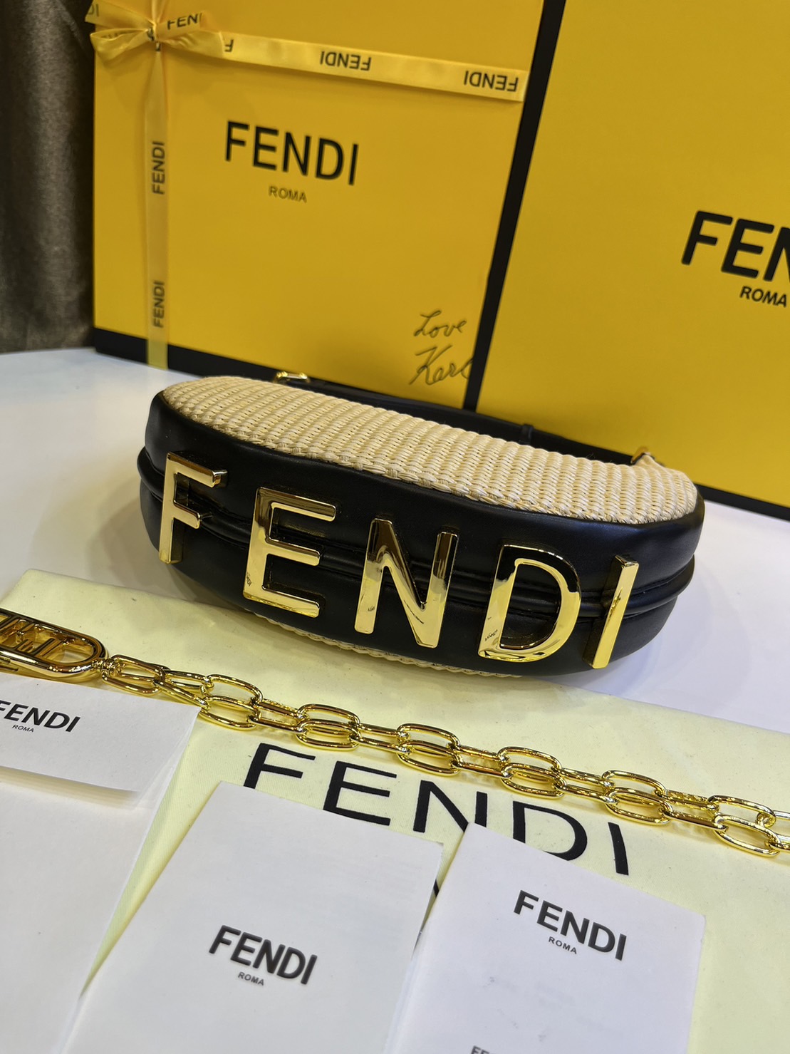 FENDI Fendigraphy Small Natural straw bag / Fendi hobo bag 25cm พร้อมส่ง กระเป๋าสะพายไหล่เฟนดิ Natural straw รุ่นใหม่ สวยหรู **สินค้าเกรดออริจินอล 1:1 สลับแท้