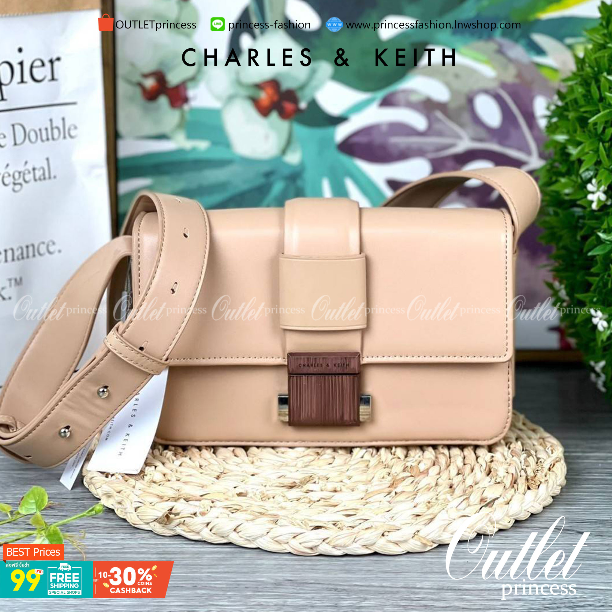 Charles & Keith Front Flap Push Lock กระเป๋าสะพายข้างทรงสวย จุดเด่นที่อะไหล่ลายไม้ตรงตัวเปิดปิด น้ำหนักเบา ด้านหลังมีช่องใส่ของได้ เปิดปิดแบบตัวกดล็อก ด้านในจุของได้พอสมควร เช่น iPhone 12 Pro Max กระเป๋าเงินใบกลาง/สั้นเป็นต้น สายสะพายยาวปรับสายได้ (ถอดสาย