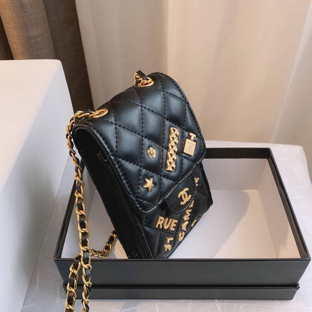 พรีเมี่ยมกิ๊ฟแท้ 100% 】CHANEL VIP GIFT WOC BAG กระเป๋าสตางค์คล้องคอ/ Crossbody ที่กำลังมาแรงมาในตอนนี้ ตัวกระเป๋าเป็นกระเป๋าสตางค์หนังพียูพรีเมี่ยม **อะไหล่ทองทั้งใบ