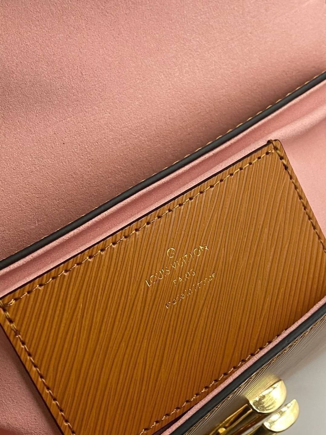 หนังแท้ LOUIS VUITTON Epi Twist Shoulder Bag MM พร้อมส่งที่ไทย เกรดออรินอลงานหนังแท้ทั้งใบ ภาพสินค้าถ่ายจากงานขายจริง ใช้งานต่างประเทศได้