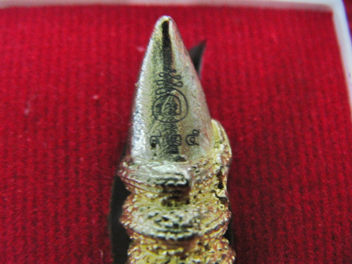 เขี้ยวเพชรนาคามหาโชคโภคทรัพย์พิมพ์เล็ก เนื้อทองทิพย์ รุ่นมหาเศรษฐี ปี60 พร้อมกล่องเดิมและใบคาถาค่ะ