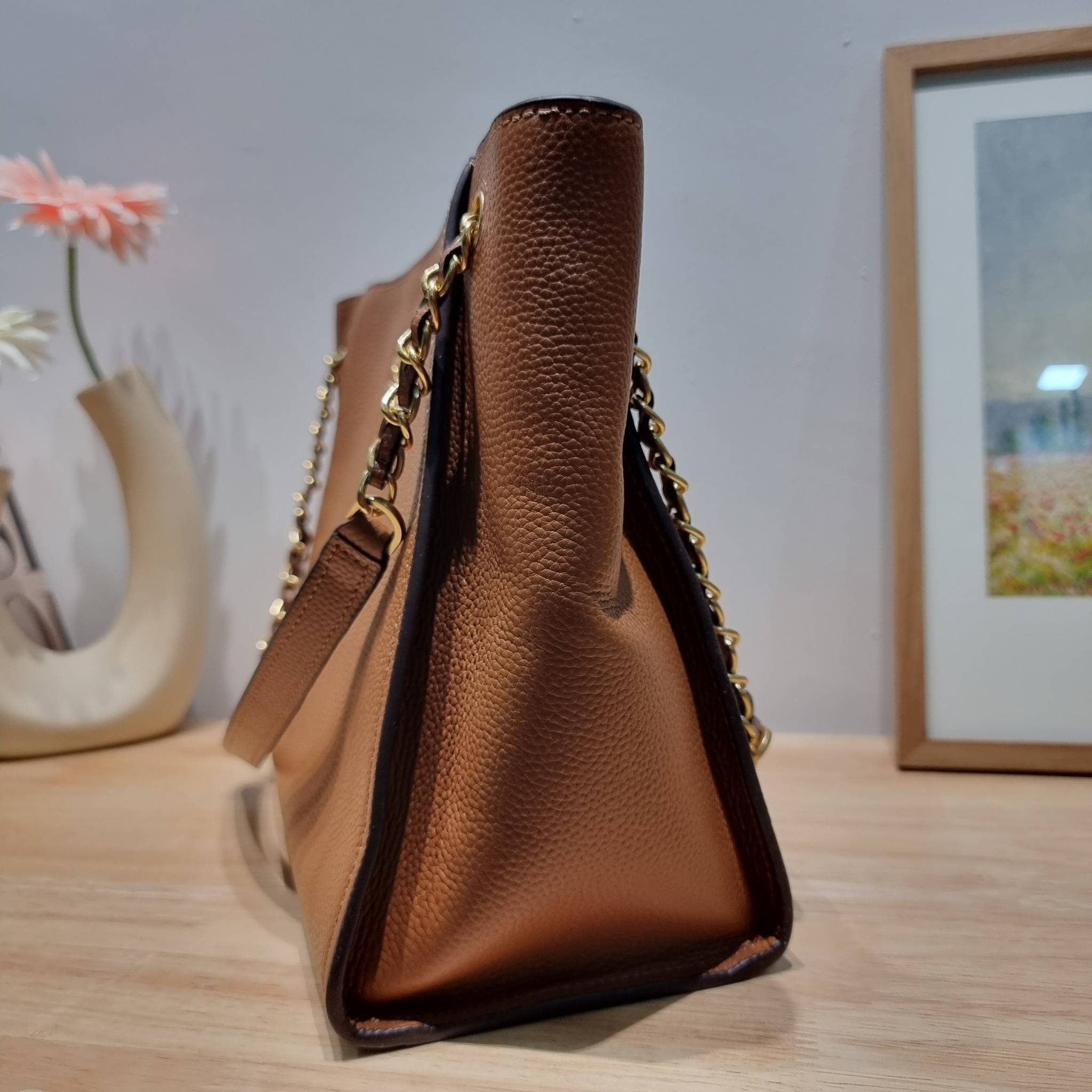 TORY BURCH BRITTEN SMALL SLOUCHY TOTE / TORY TOTE BAG / TORY BAG กระเป๋าสะพายตัวแม่ รุ่น top ที่สวยดูแพง ใช้งานสะดวกมาก ดีไซน์ออกมาได้เรียบหรู ผู้ดี